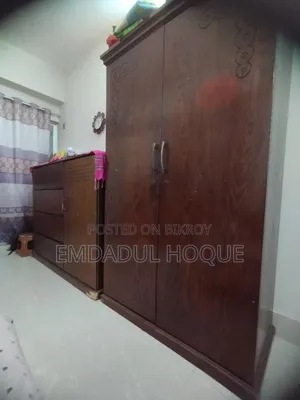 Oak Veneer Board Almirah
