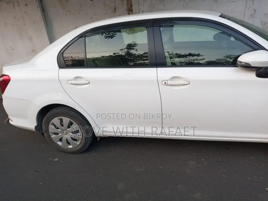 Toyota Axio 1.5 Hybrid 2WD 2017 White