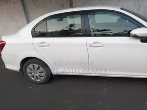Toyota Axio 1.5 Hybrid 2WD 2017 White