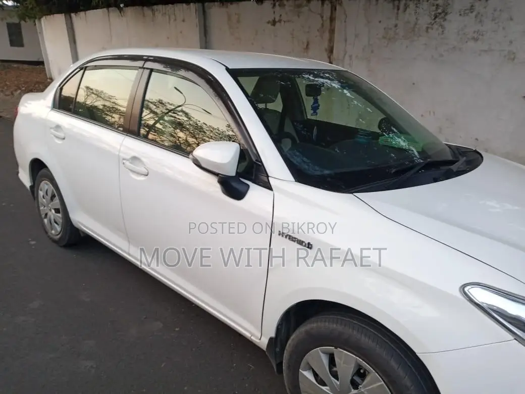 Toyota Axio 1.5 Hybrid 2WD 2017 White