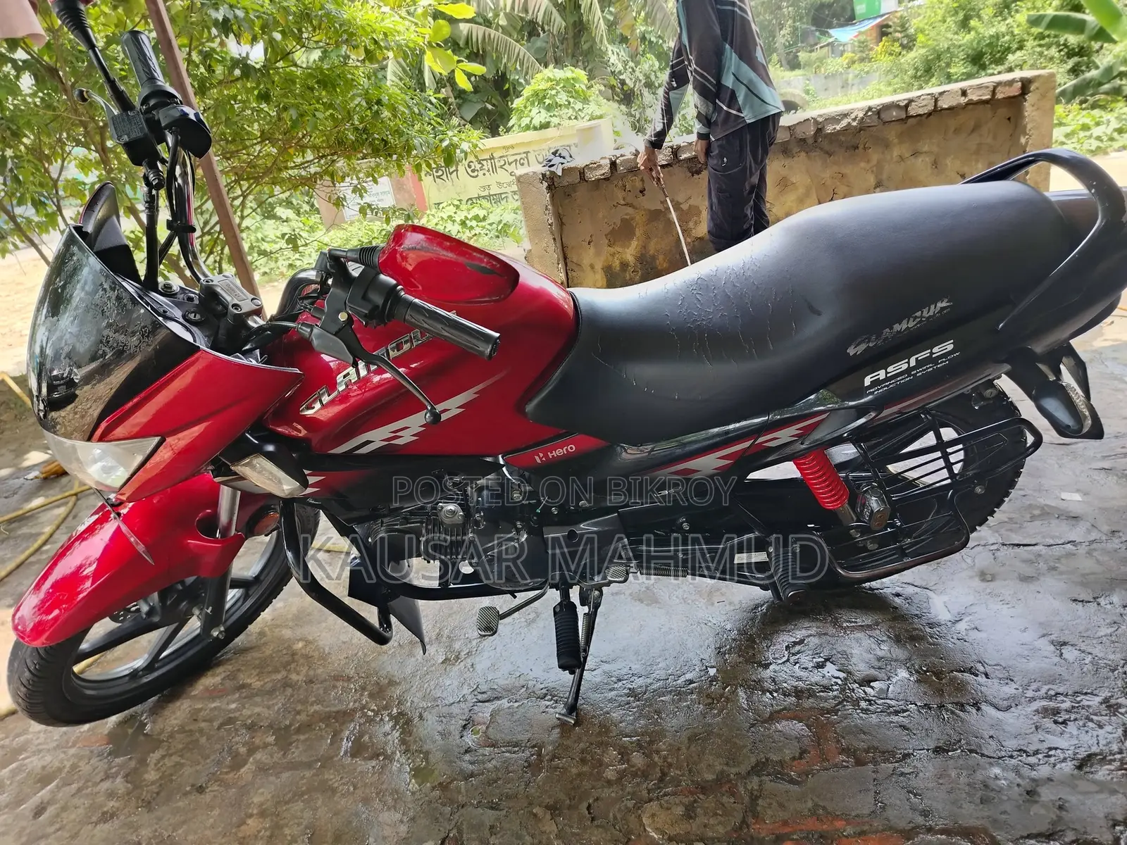 Hero Glamour 2025 Red