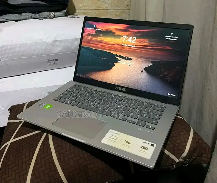 Laptop Asus 3GB Intel SSD 256GB