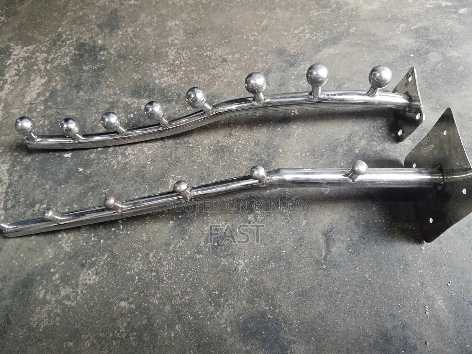 Showroom Hangers
