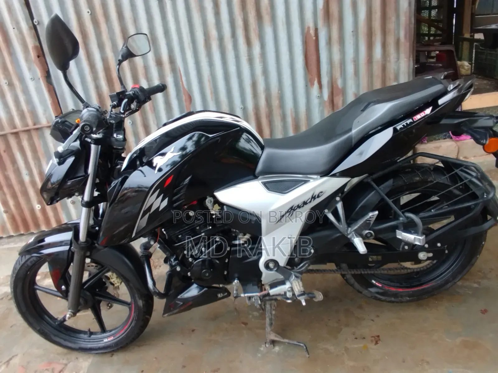 TVS Apache RTR 160 4V 2025 Black