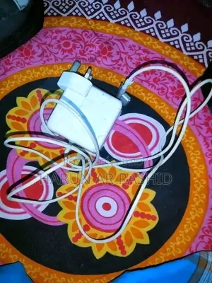 Apple Macpro Laptop 60w Charger for Sale.