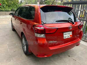 টয়োটা করোলা ফিল্ডার ২০১৮ মেরুন