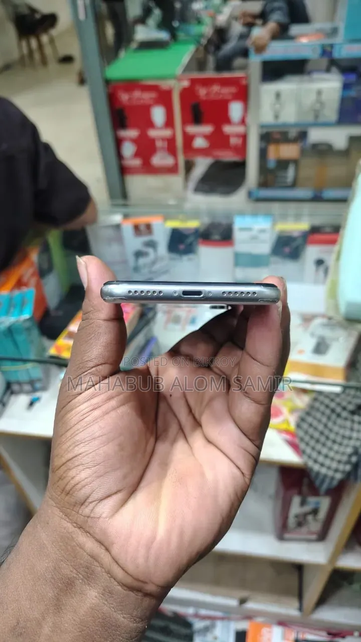 অ্যাপল আইফোন এক্স ২৫৬ জিবি সাদা