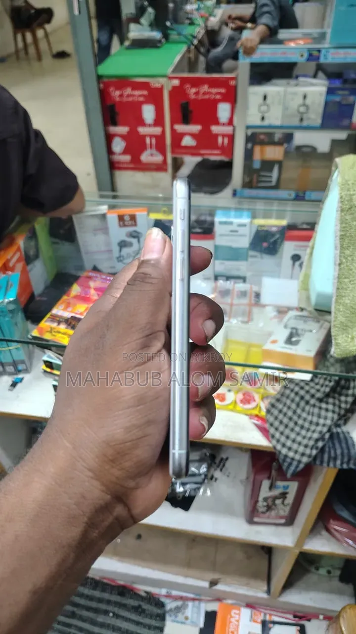 অ্যাপল আইফোন এক্স ২৫৬ জিবি সাদা