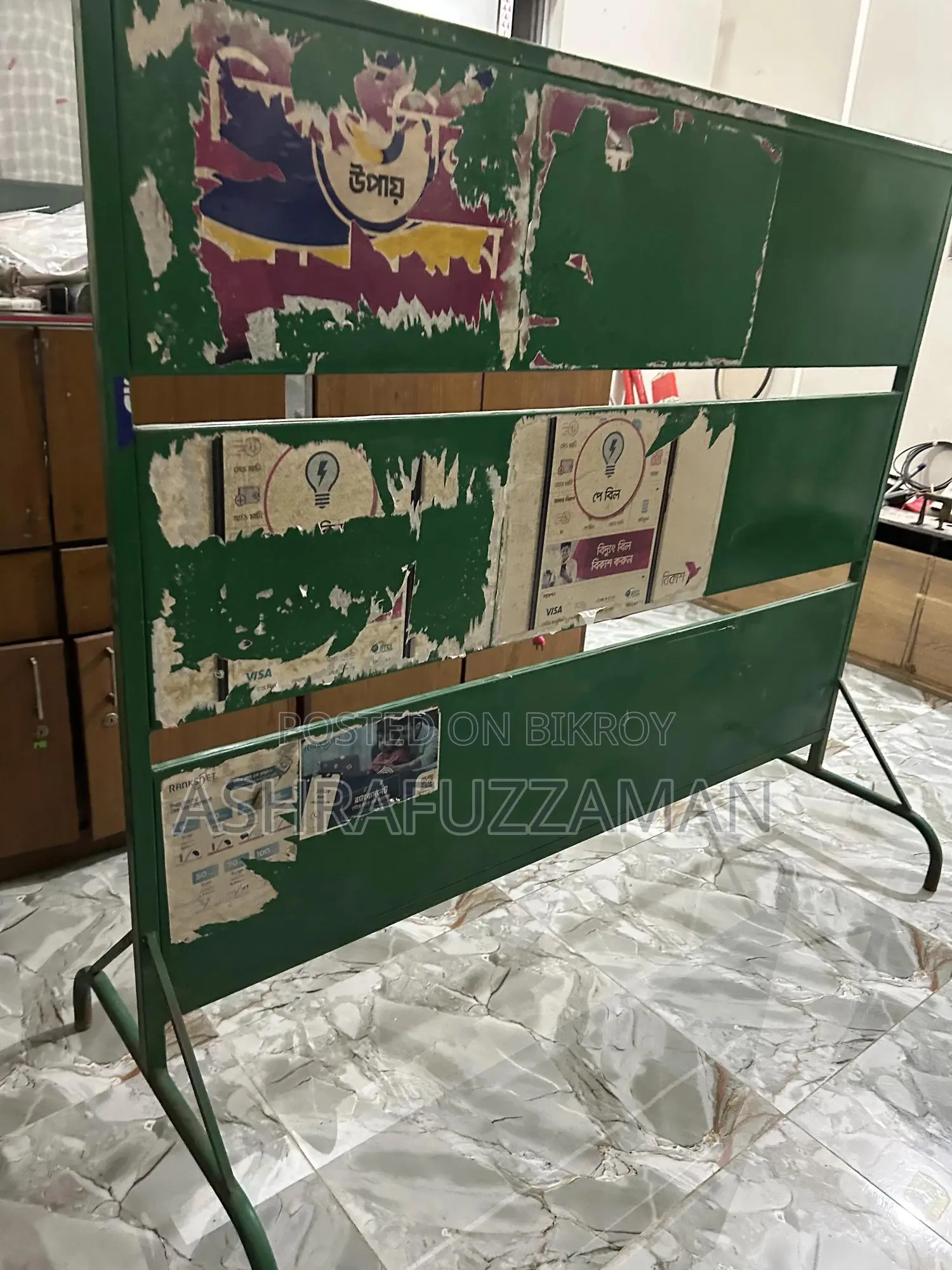 একটা অফিস বা দোকানে সাইন বোর্ড বিক্রি করে দিবো