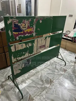 একটা অফিস বা দোকানে সাইন বোর্ড বিক্রি করে দিবো