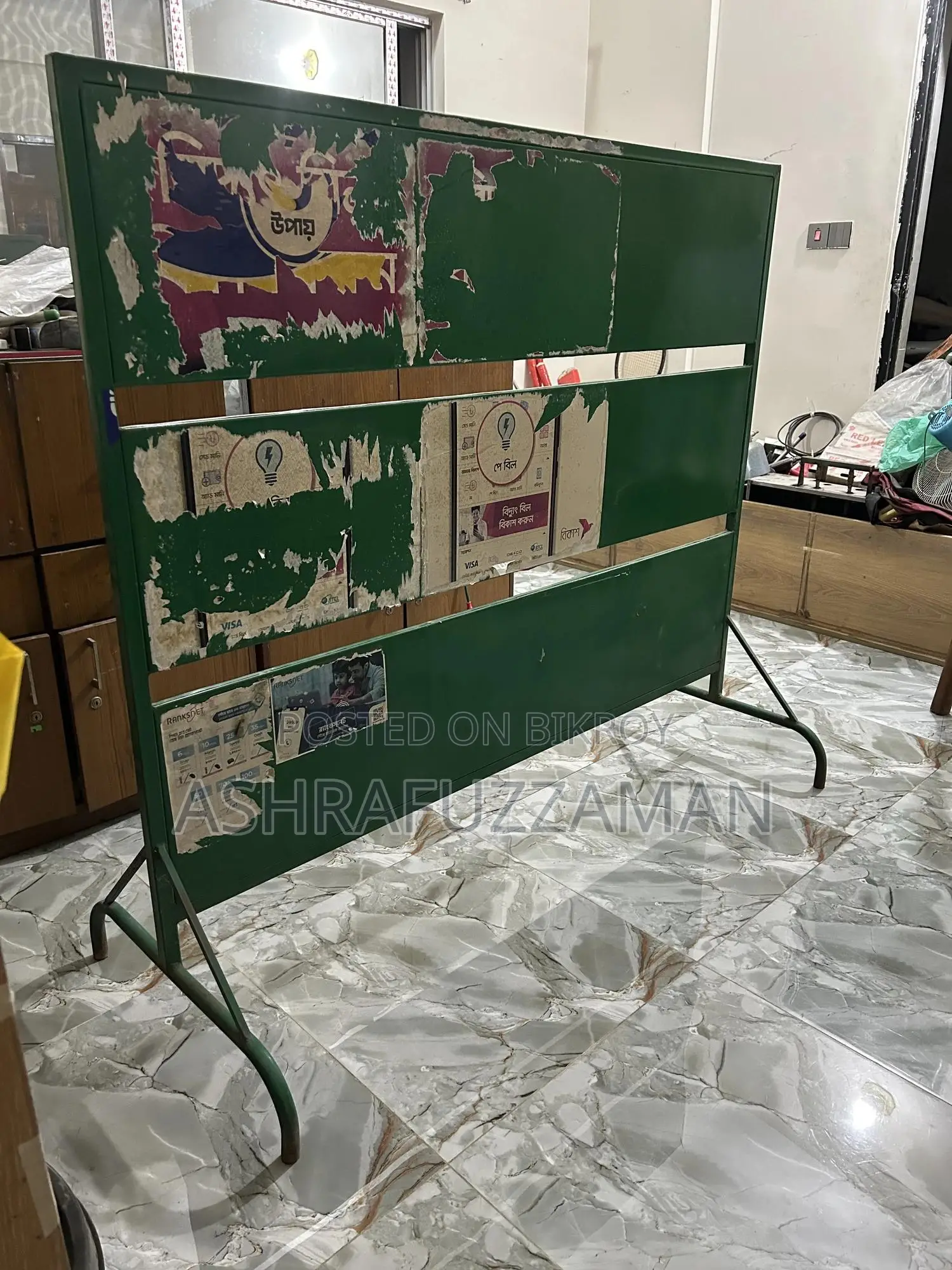 একটা অফিস বা দোকানে সাইন বোর্ড বিক্রি করে দিবো