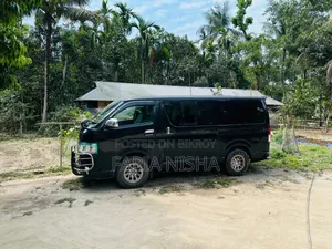 Toyota HiAce 2005 Black