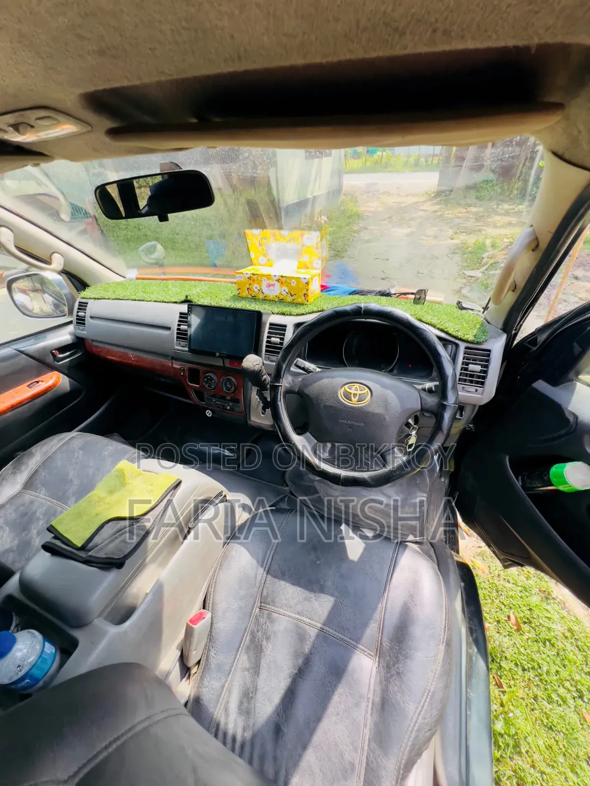 Toyota HiAce 2005 Black