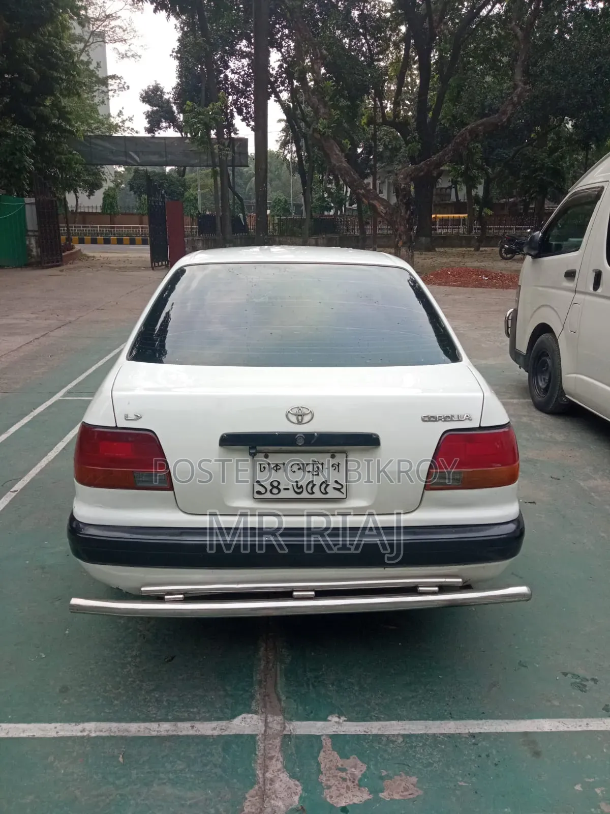Toyota Corolla 1998 White