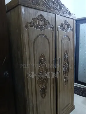 দুই পাল্লার আলমারি