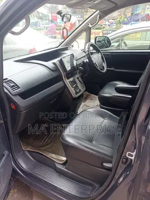 Toyota Noah 2010 Gray