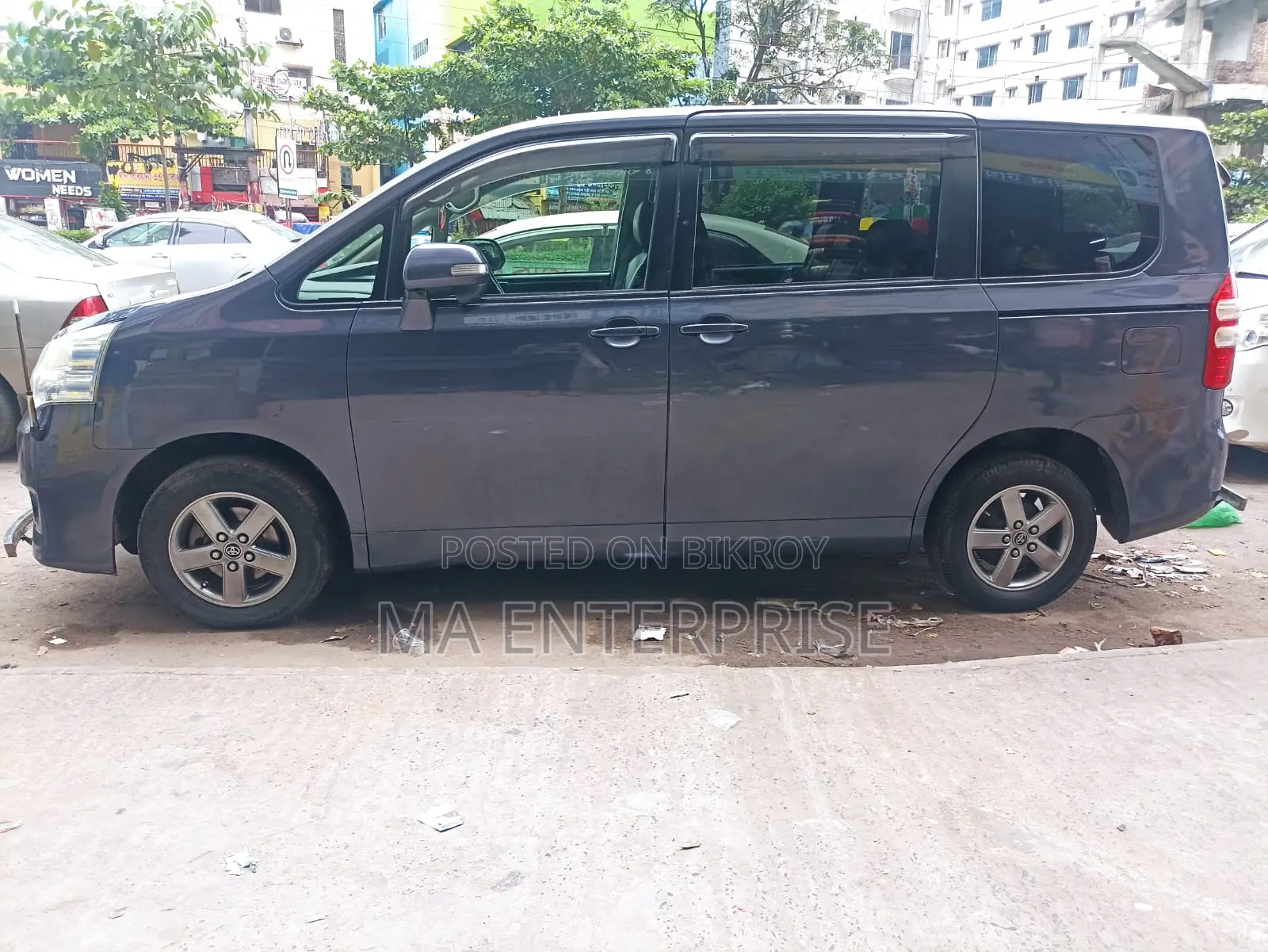 Toyota Noah 2010 Gray
