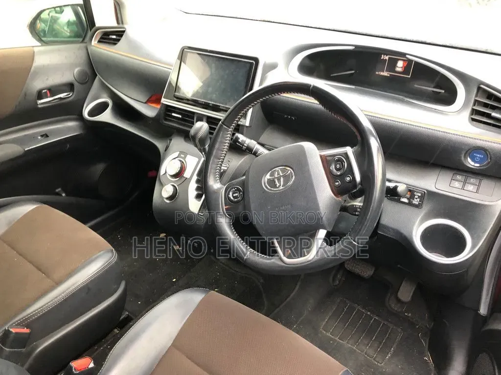 Toyota Sienta 1.5 Hybrid FWD (6-Seater) 2019 Red
