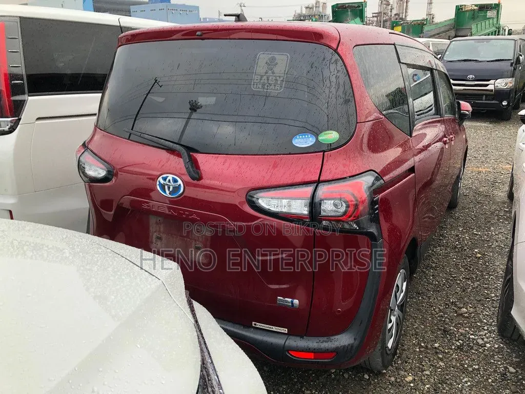 Toyota Sienta 1.5 Hybrid FWD (6-Seater) 2019 Red