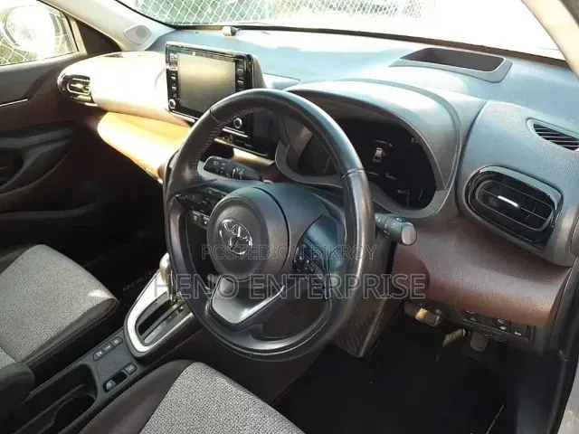 Toyota Yaris 2021 Gray