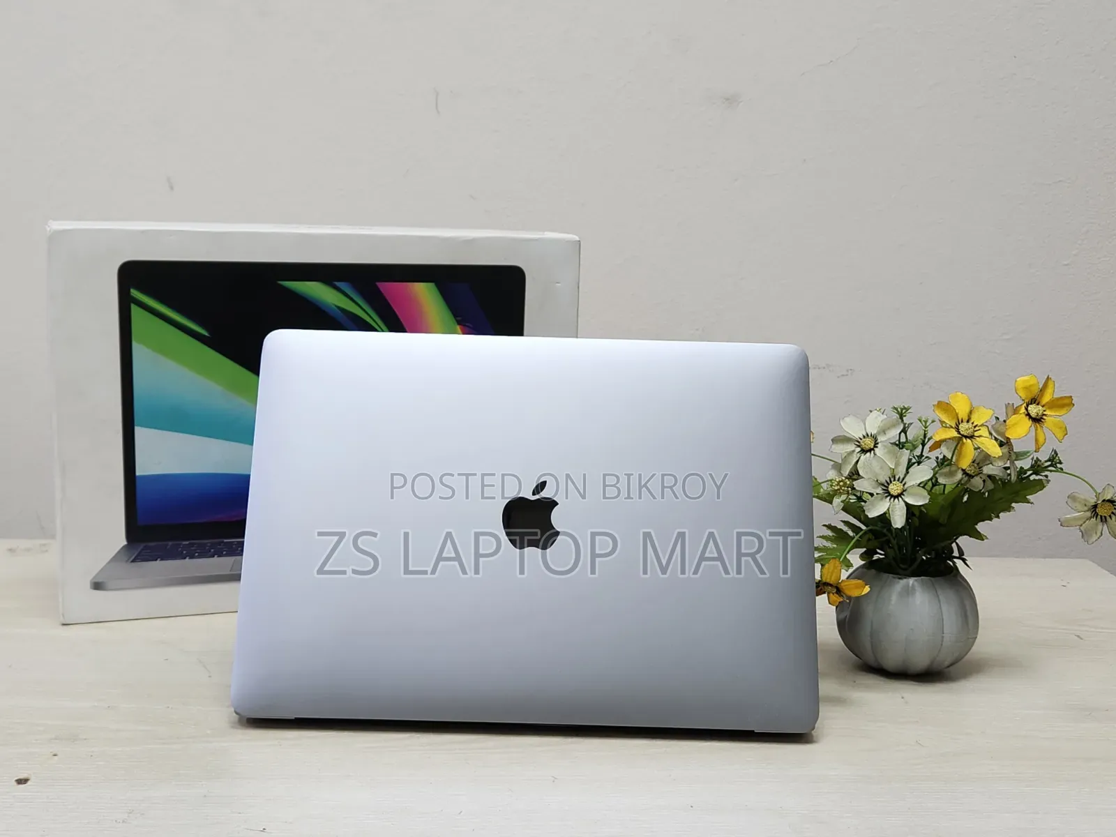 Laptop Apple MacBook Pro 2022 M2 8GB Apple M2 SSD 256GB