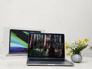 Laptop Apple MacBook Pro 2022 M2 8GB Apple M2 SSD 256GB
