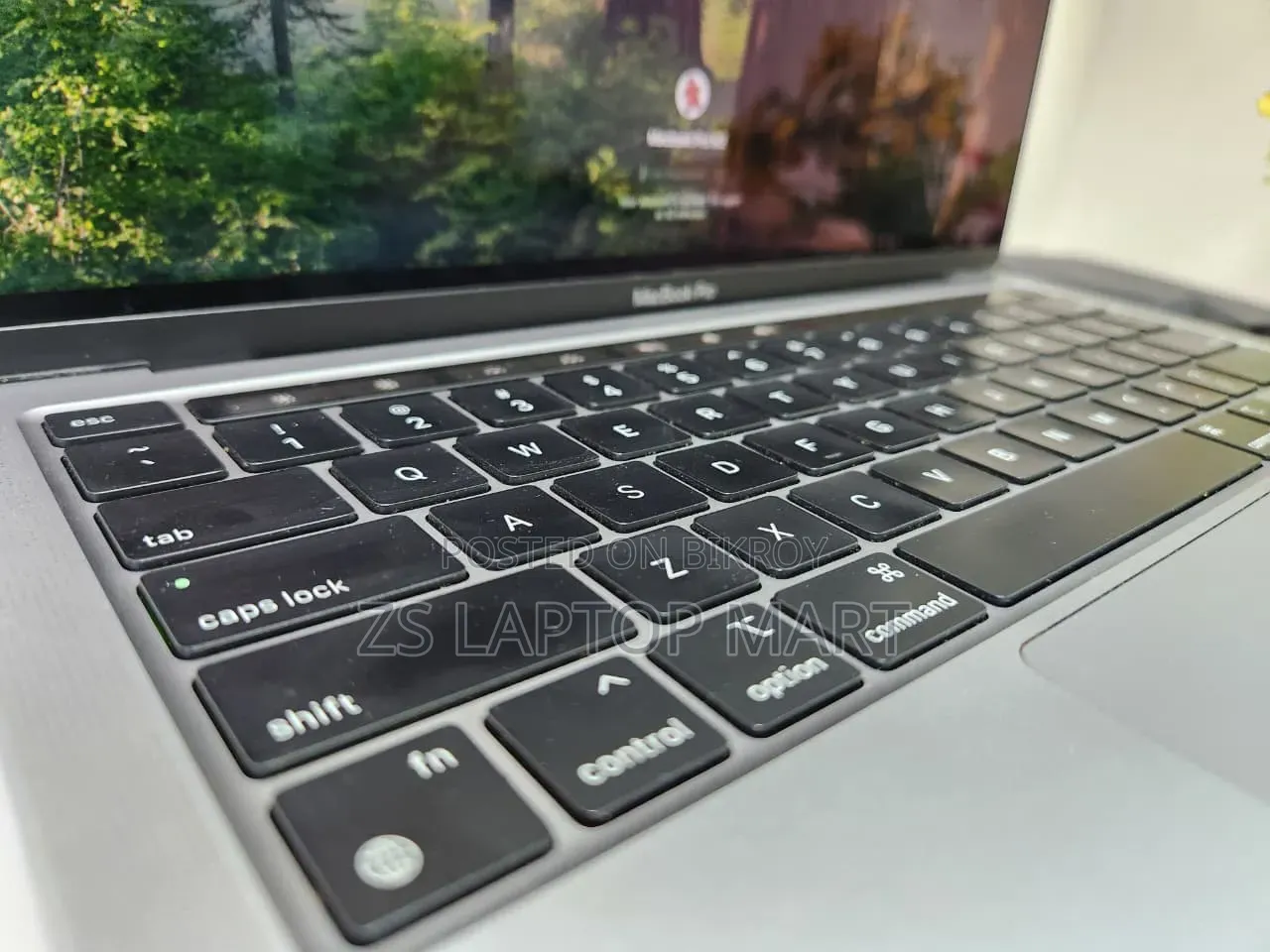 Laptop Apple MacBook Pro 2022 M2 8GB Apple M2 SSD 256GB