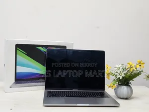 Laptop Apple MacBook Pro 2022 M2 8GB Apple M2 SSD 256GB