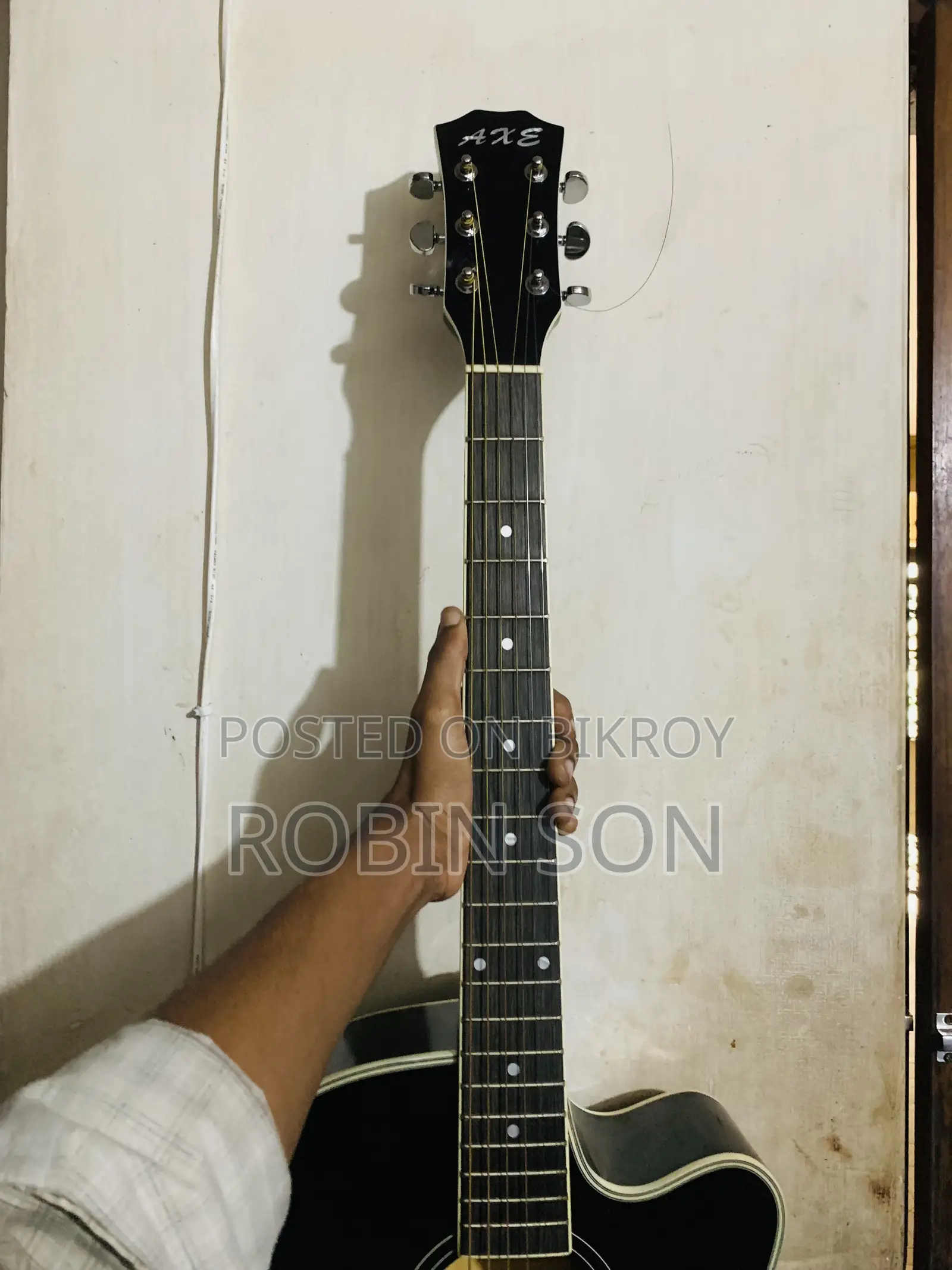 Axe 52c Guitar