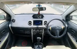Toyota IST 2004 Maroon