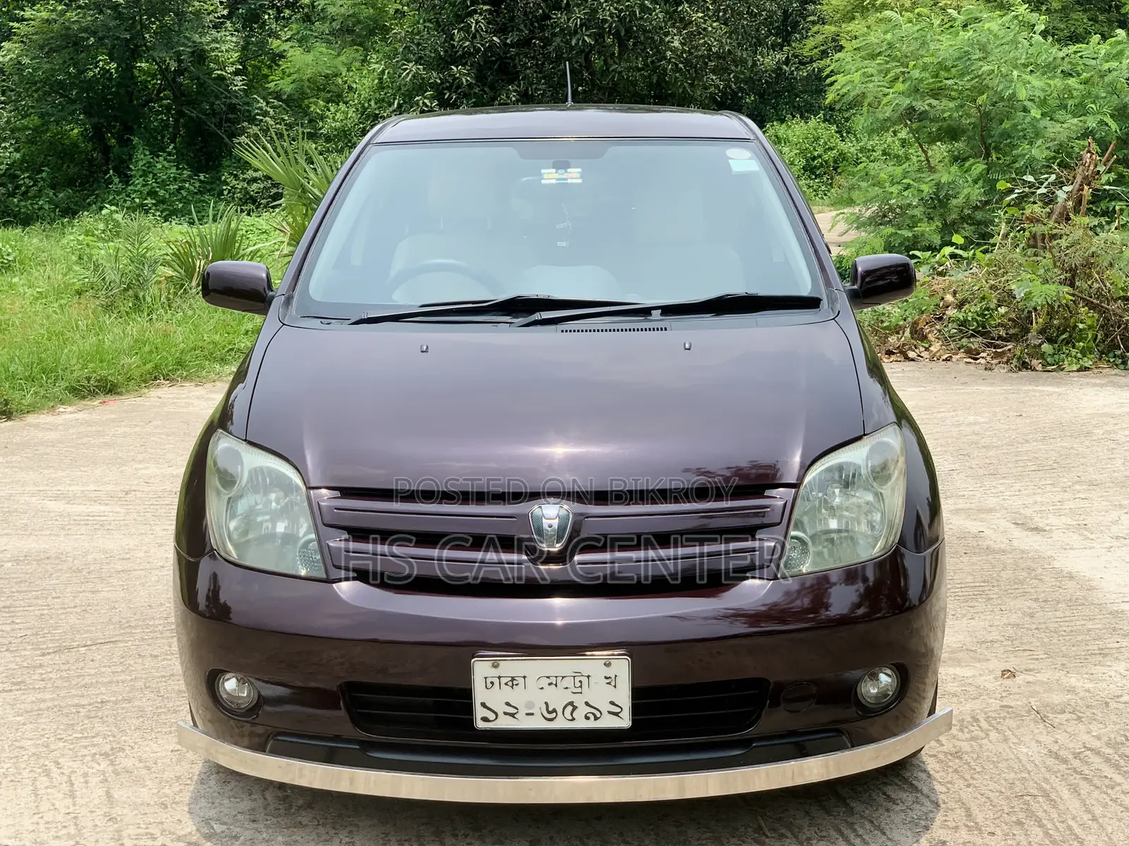 Toyota IST 2004 Maroon