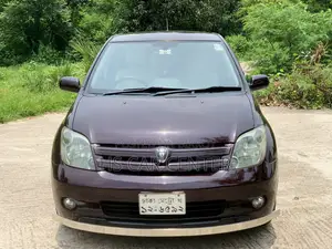 Toyota IST 2004 Maroon