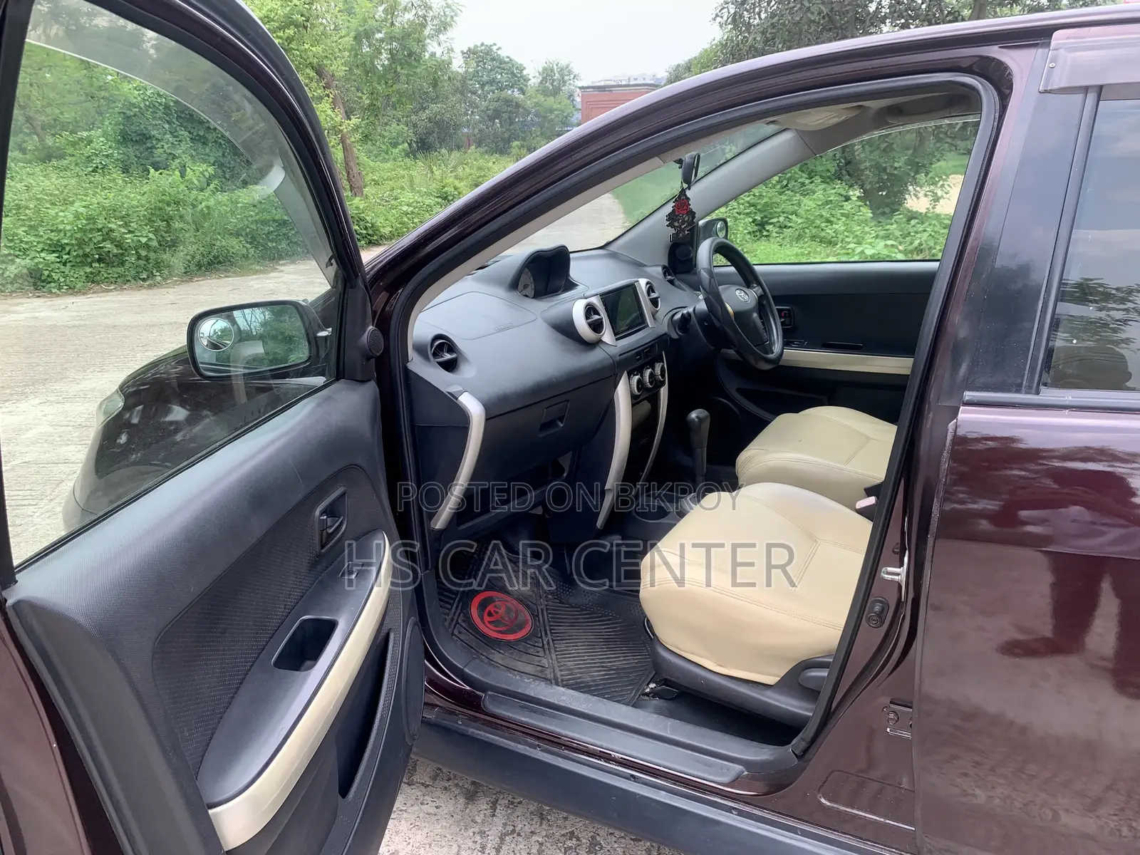 Toyota IST 2004 Maroon
