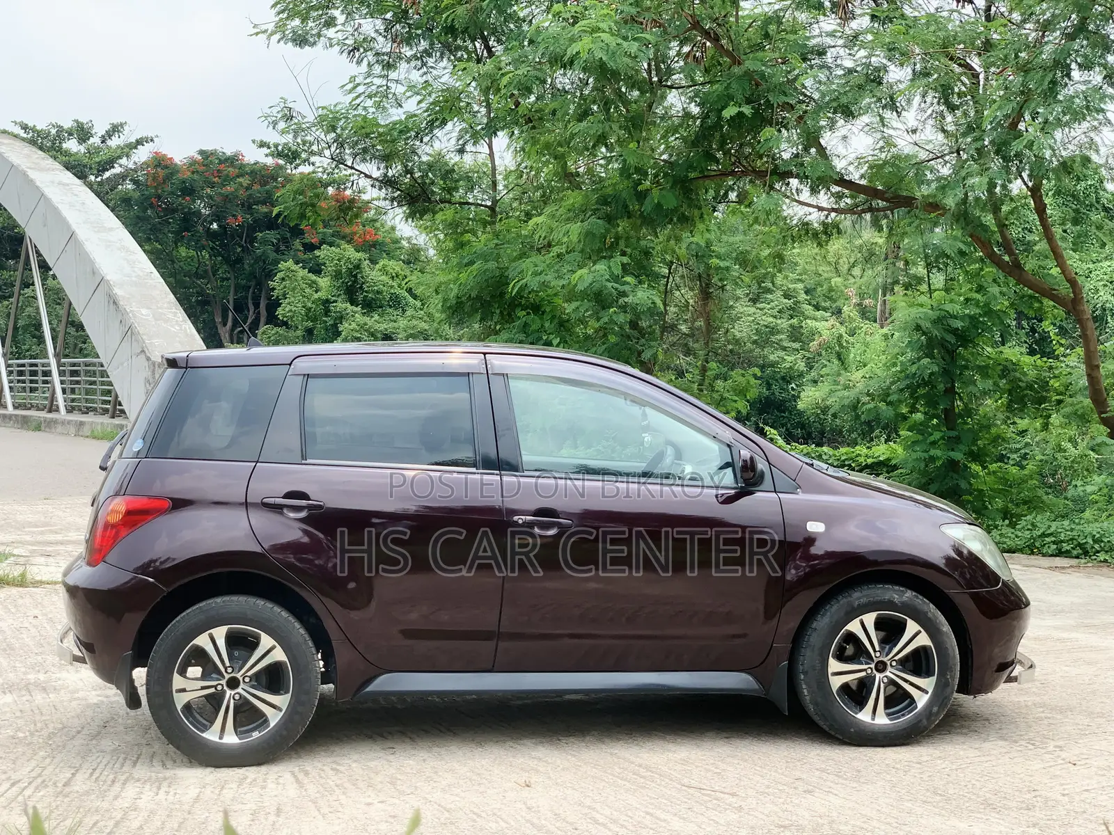 Toyota IST 2004 Maroon