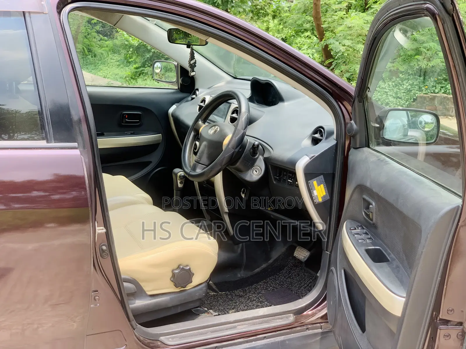 Toyota IST 2004 Maroon