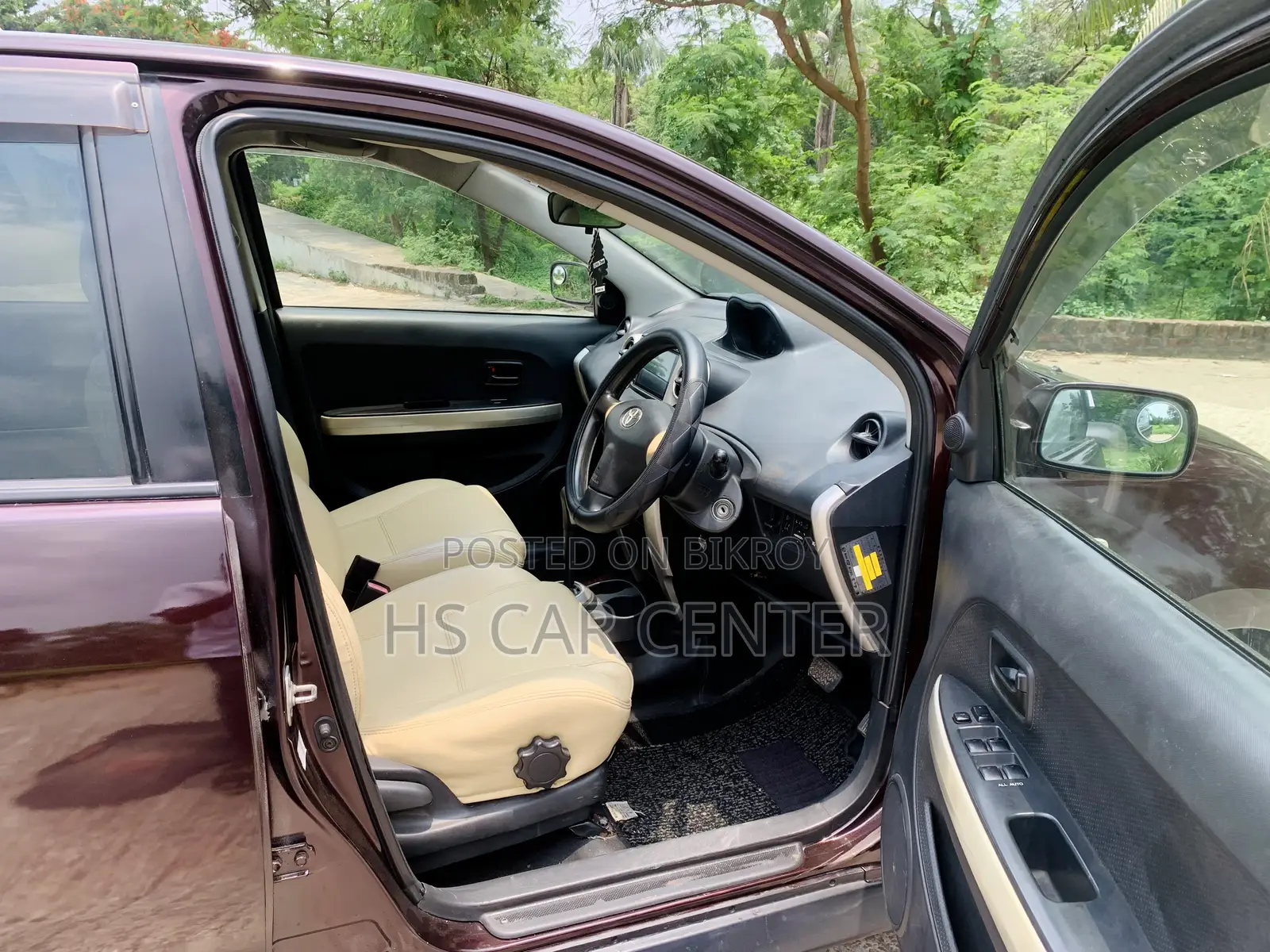 Toyota IST 2004 Maroon