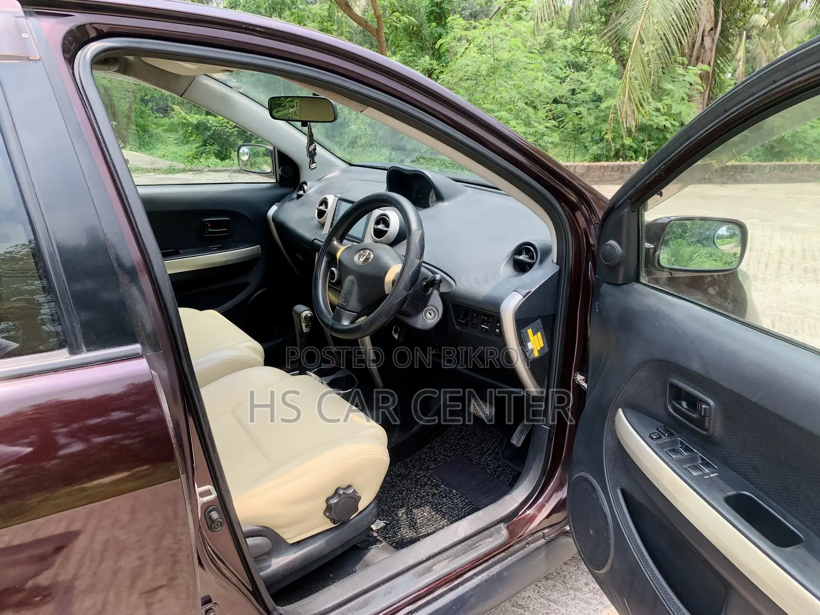 Toyota IST 2004 Maroon