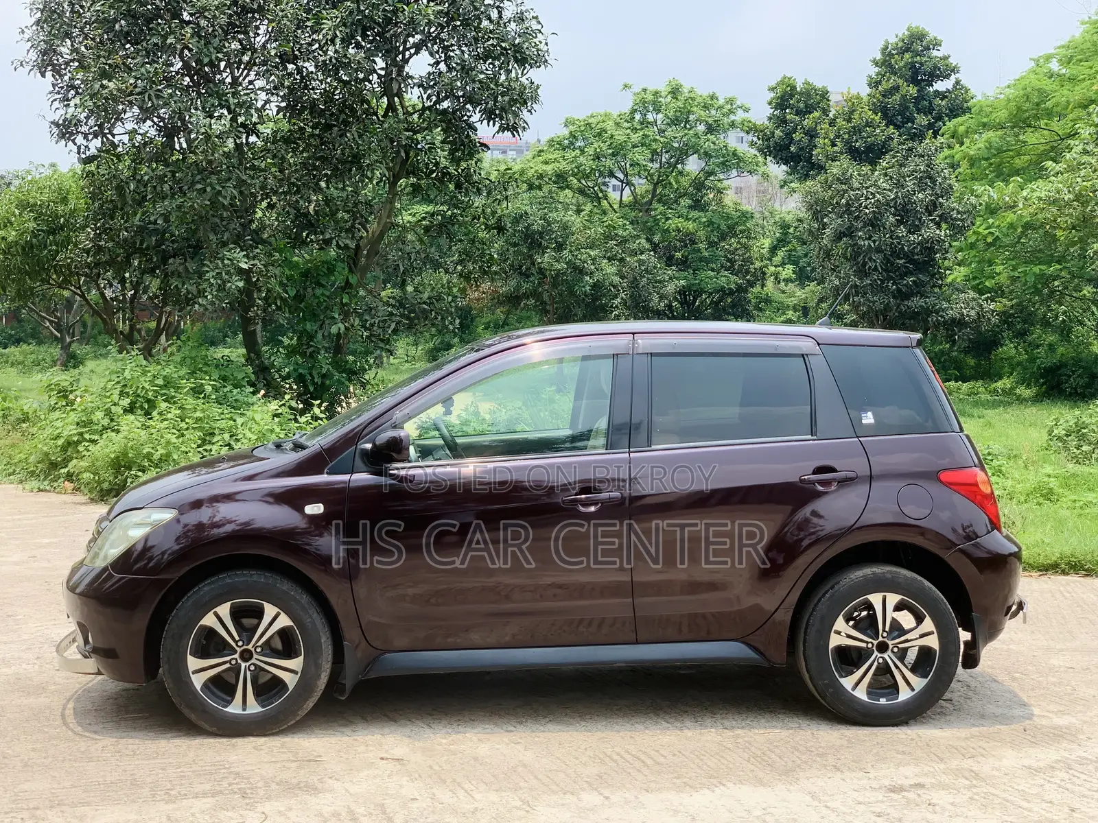 Toyota IST 2004 Maroon