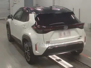 Toyota Yaris 2021 Pearl