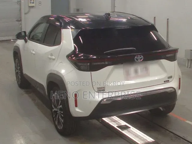 Toyota Yaris 2021 Pearl
