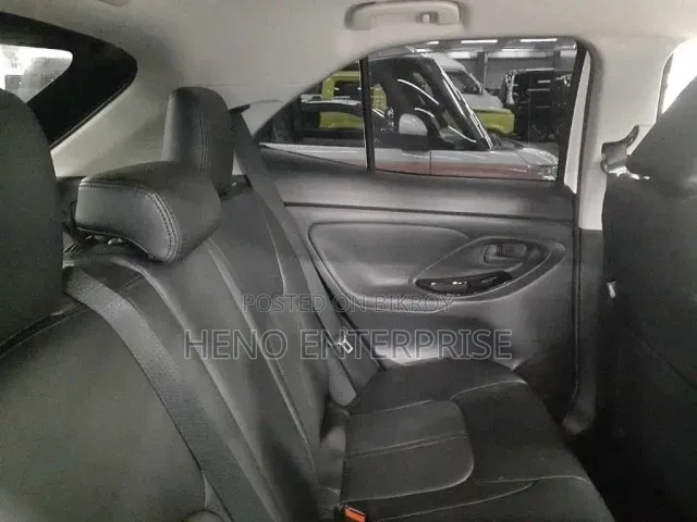 Toyota Yaris 2021 Pearl