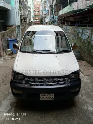 Toyota Noah 2003 White