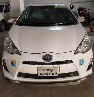 টয়োটা অ্যাকুয়া ২০১৪ সাদা