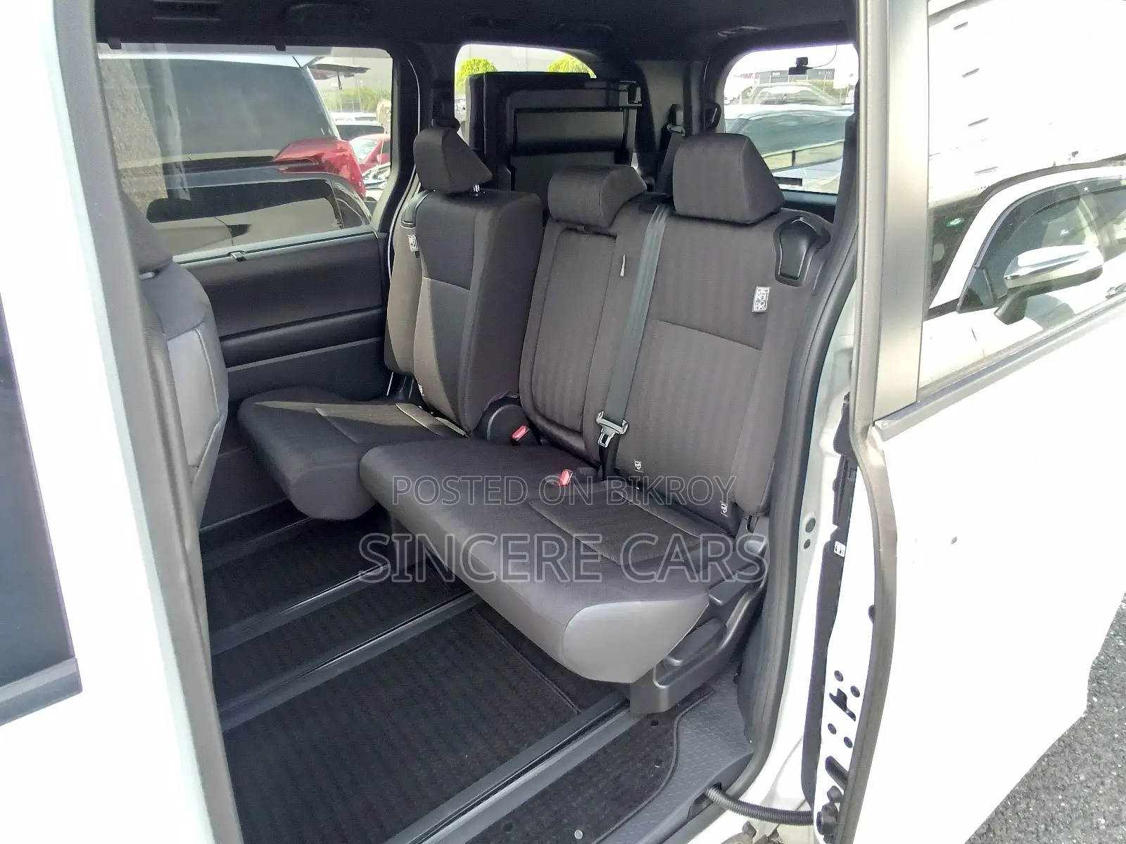 Toyota Noah 2022 Pearl