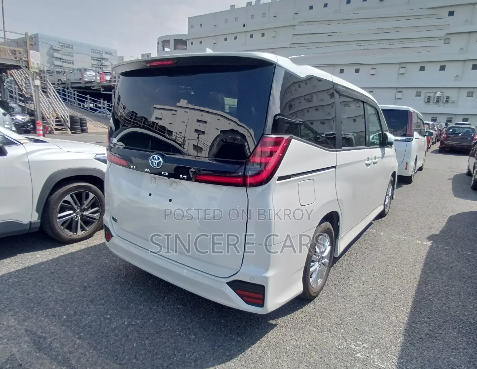 Toyota Noah 2022 Pearl