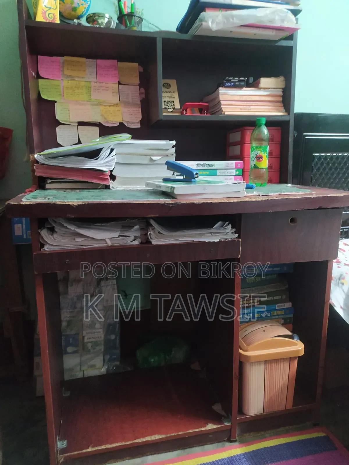 পুরাতন পড়ার টেবিল বিক্রি করা হবে