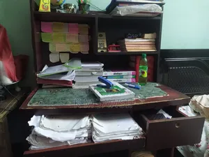 পুরাতন পড়ার টেবিল বিক্রি করা হবে