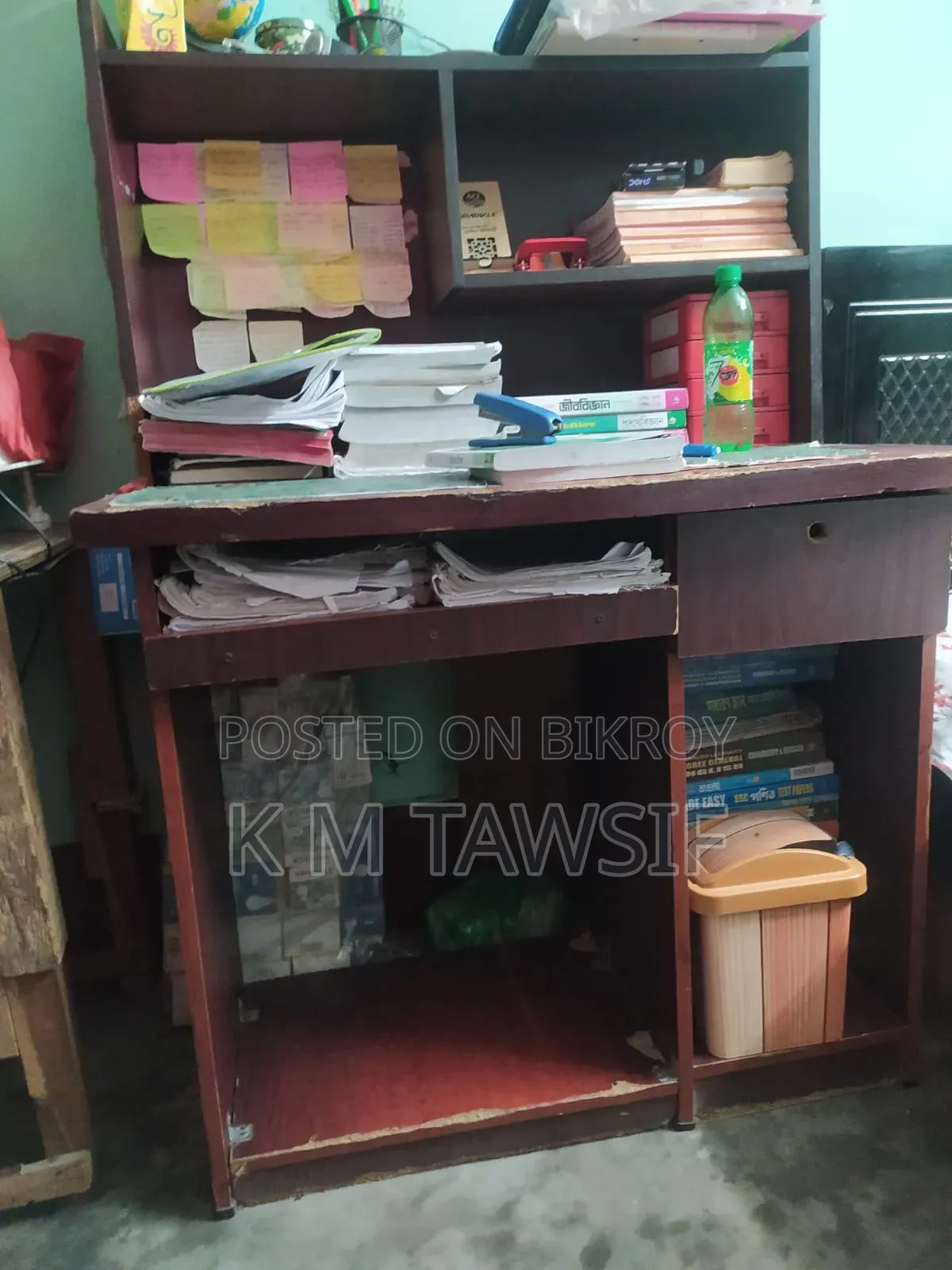 পুরাতন পড়ার টেবিল বিক্রি করা হবে
