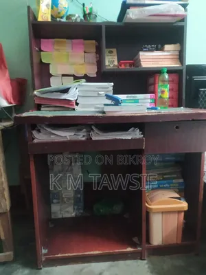 পুরাতন পড়ার টেবিল বিক্রি করা হবে