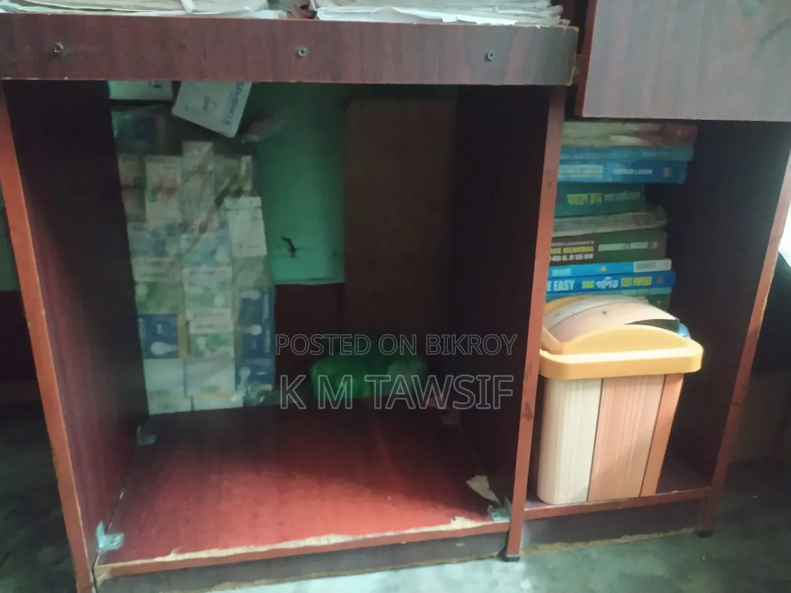 পুরাতন পড়ার টেবিল বিক্রি করা হবে